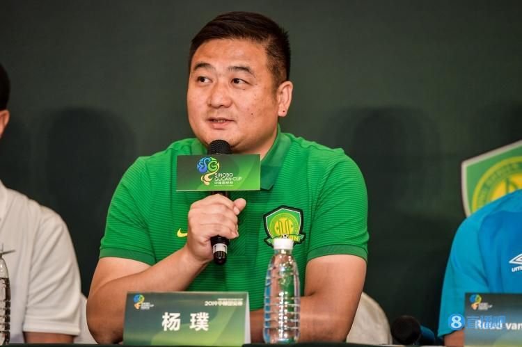 穿着妖艳的大婶