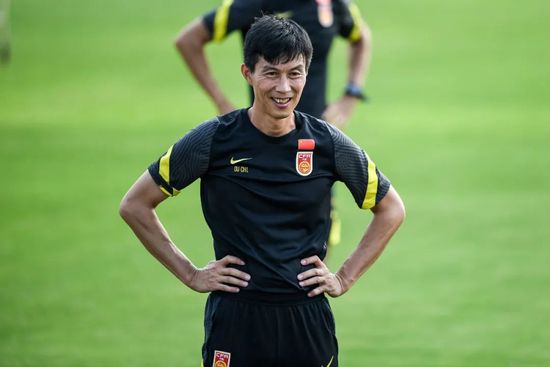 火舞脱了内裤打开腿让男人桶